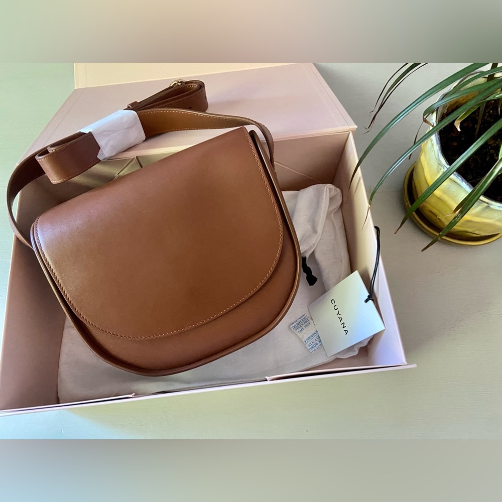 NWT Cuyana Modern Saddle Bag in Chesnut Smooth Leather and Giftbox